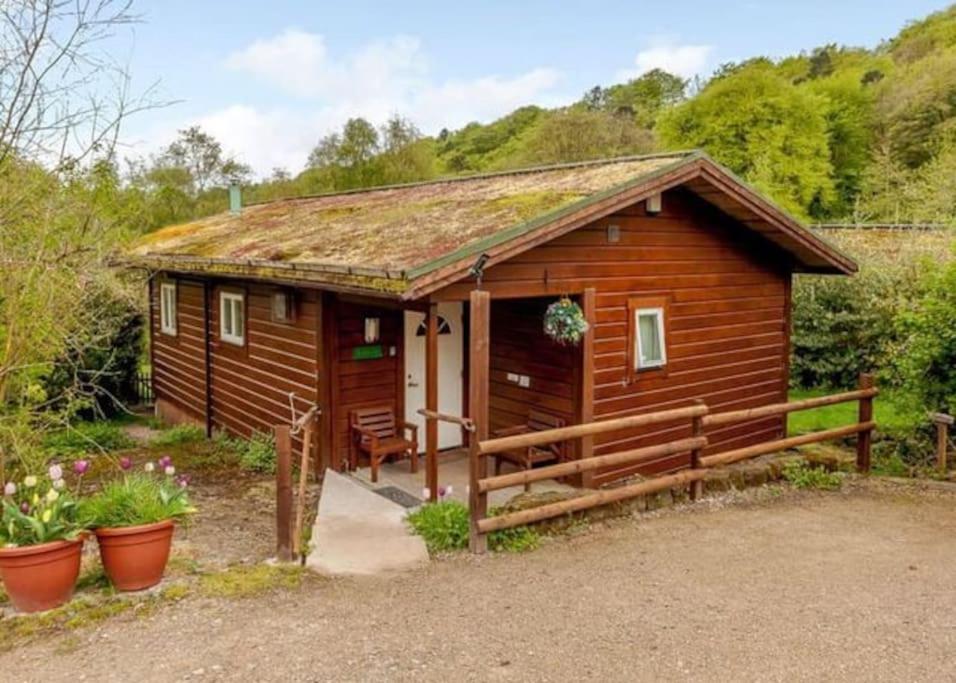 Luxury Peak District Lodge, Hot Tub, Log Burner, Nr Lake Rudyard Exterior photo