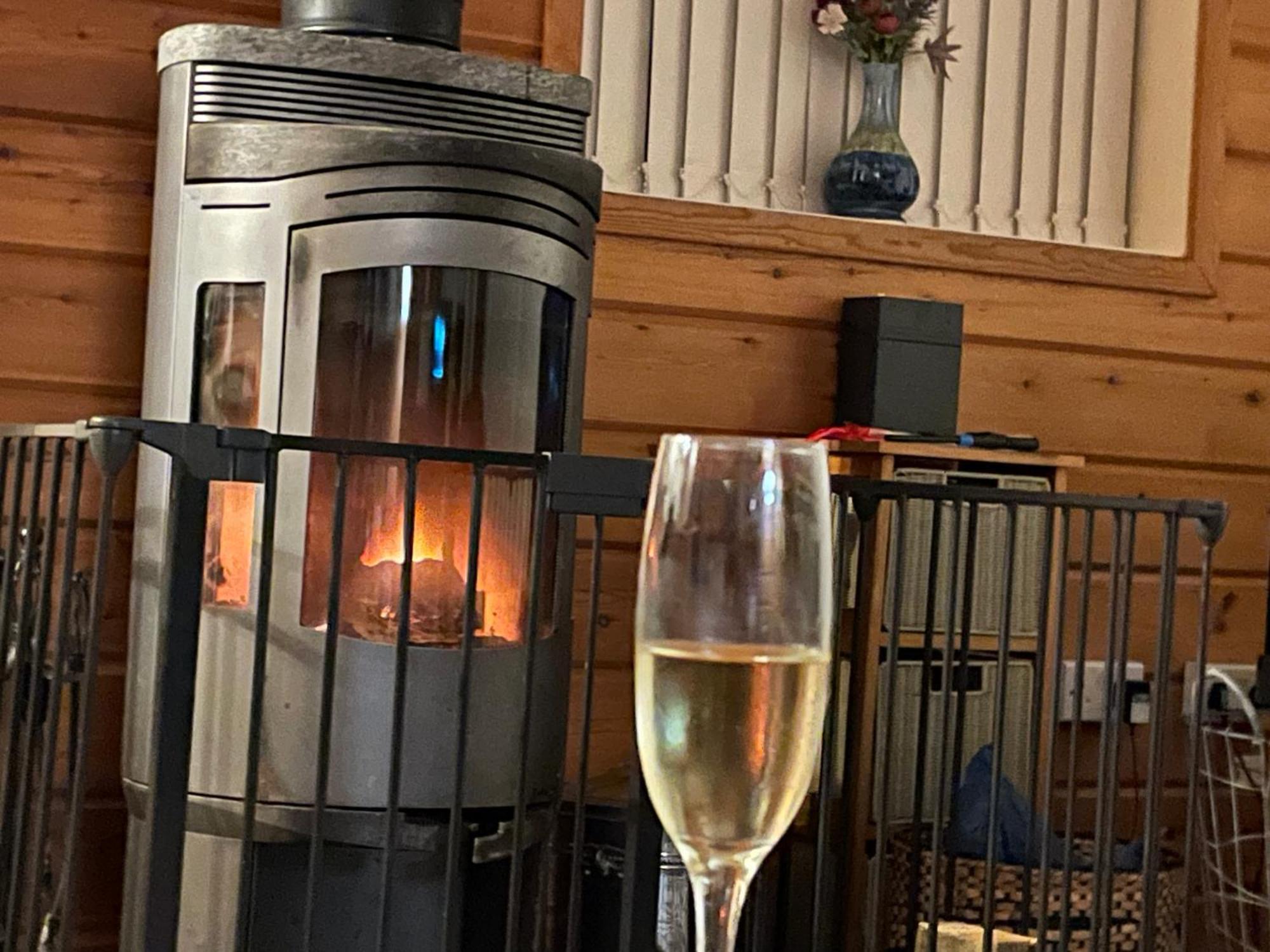 Luxury Peak District Lodge, Hot Tub, Log Burner, Nr Lake Rudyard Exterior photo
